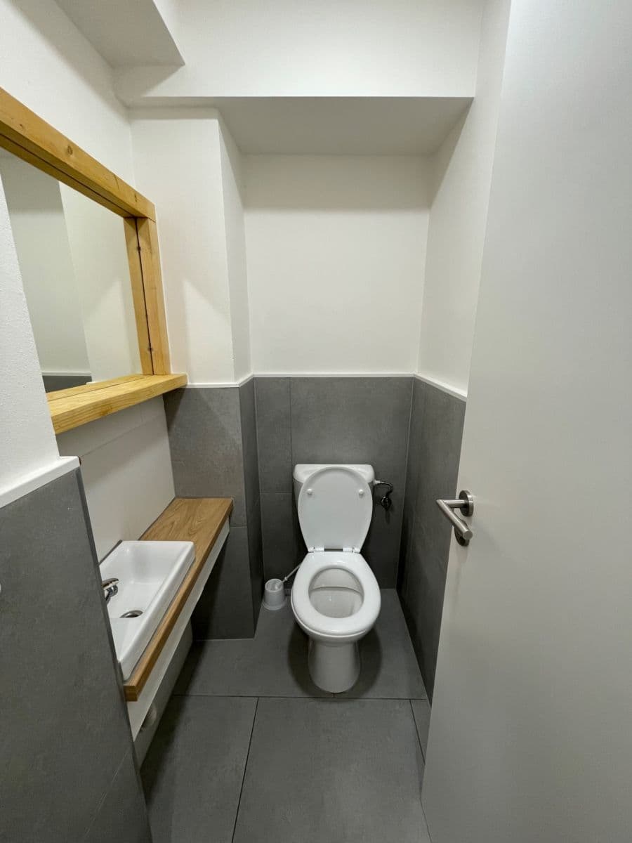 Prenájom bytu 4-izbový 90 m², Starochodovská, Praha, Praha Prenájom bytu 4-izbový 90 m², Starochodovská, Praha, Praha