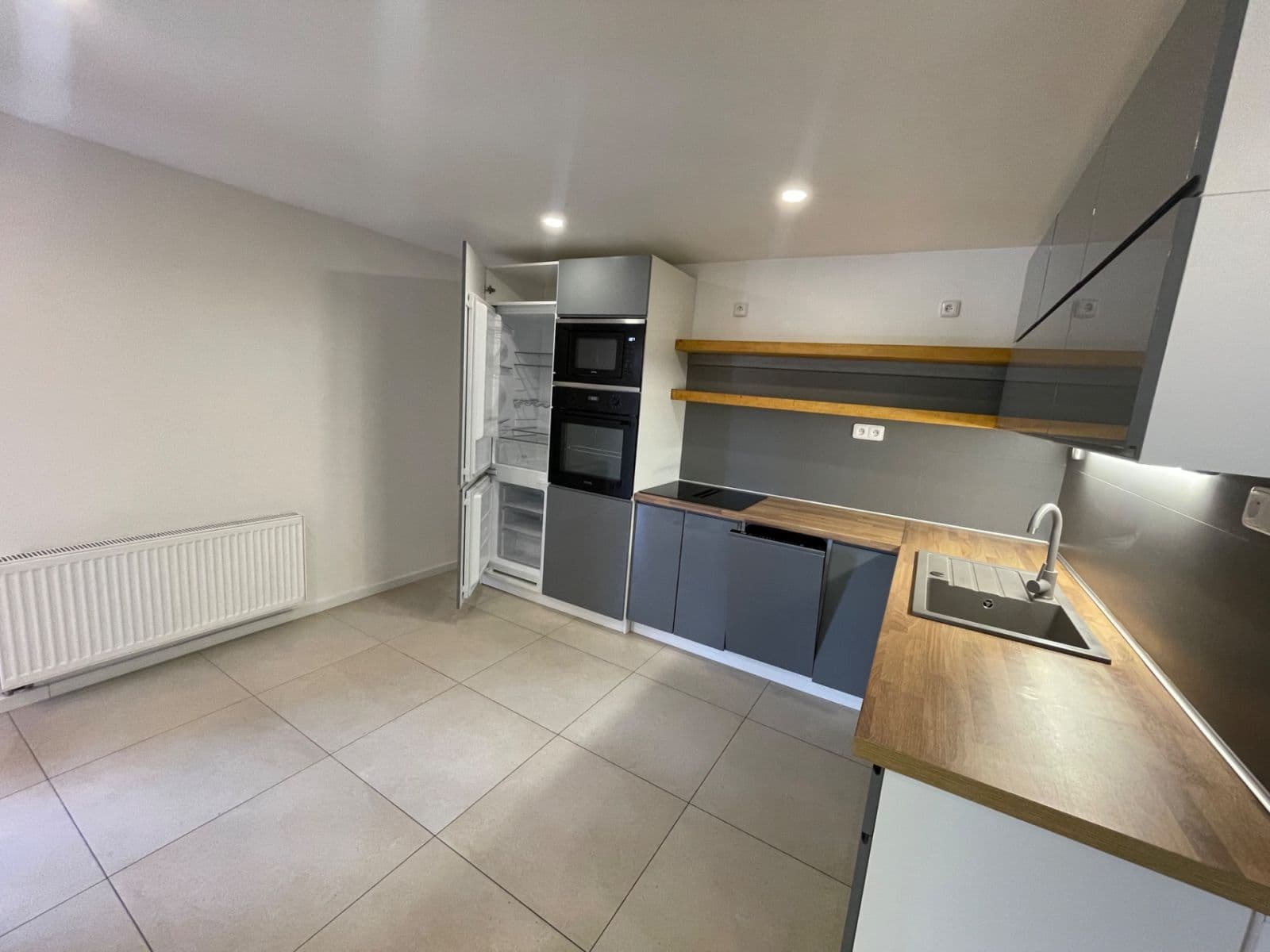 Prenájom bytu 4-izbový 90 m², Starochodovská, Praha, Praha Prenájom bytu 4-izbový 90 m², Starochodovská, Praha, Praha