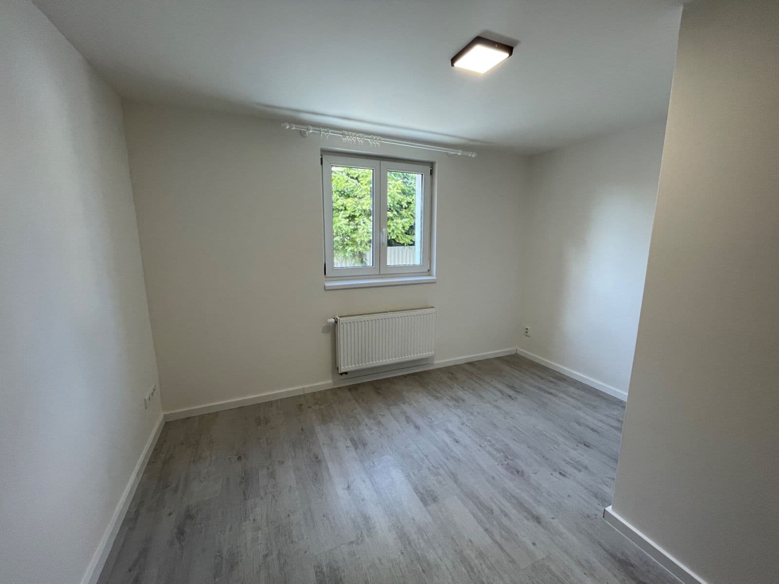 Prenájom bytu 4-izbový 90 m², Starochodovská, Praha, Praha Prenájom bytu 4-izbový 90 m², Starochodovská, Praha, Praha