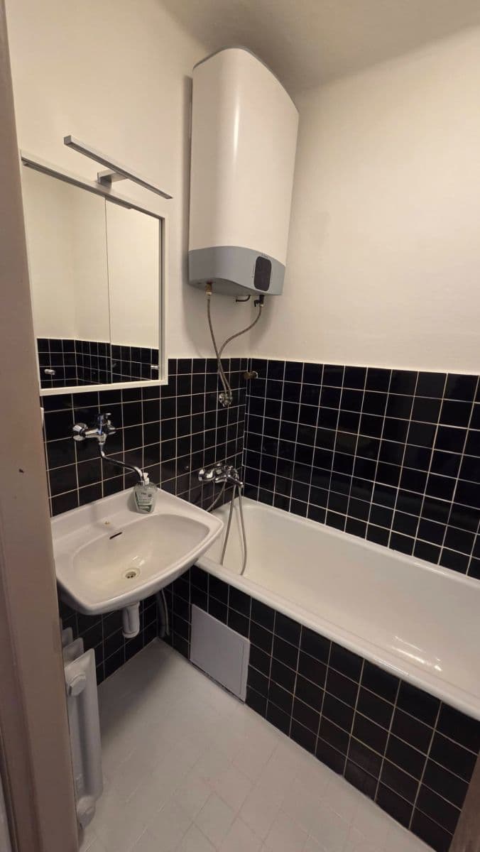 Prenájom bytu 3-izbový 72 m², Nad Krocínkou, Praha, Praha Prenájom bytu 3-izbový 72 m², Nad Krocínkou, Praha, Praha
