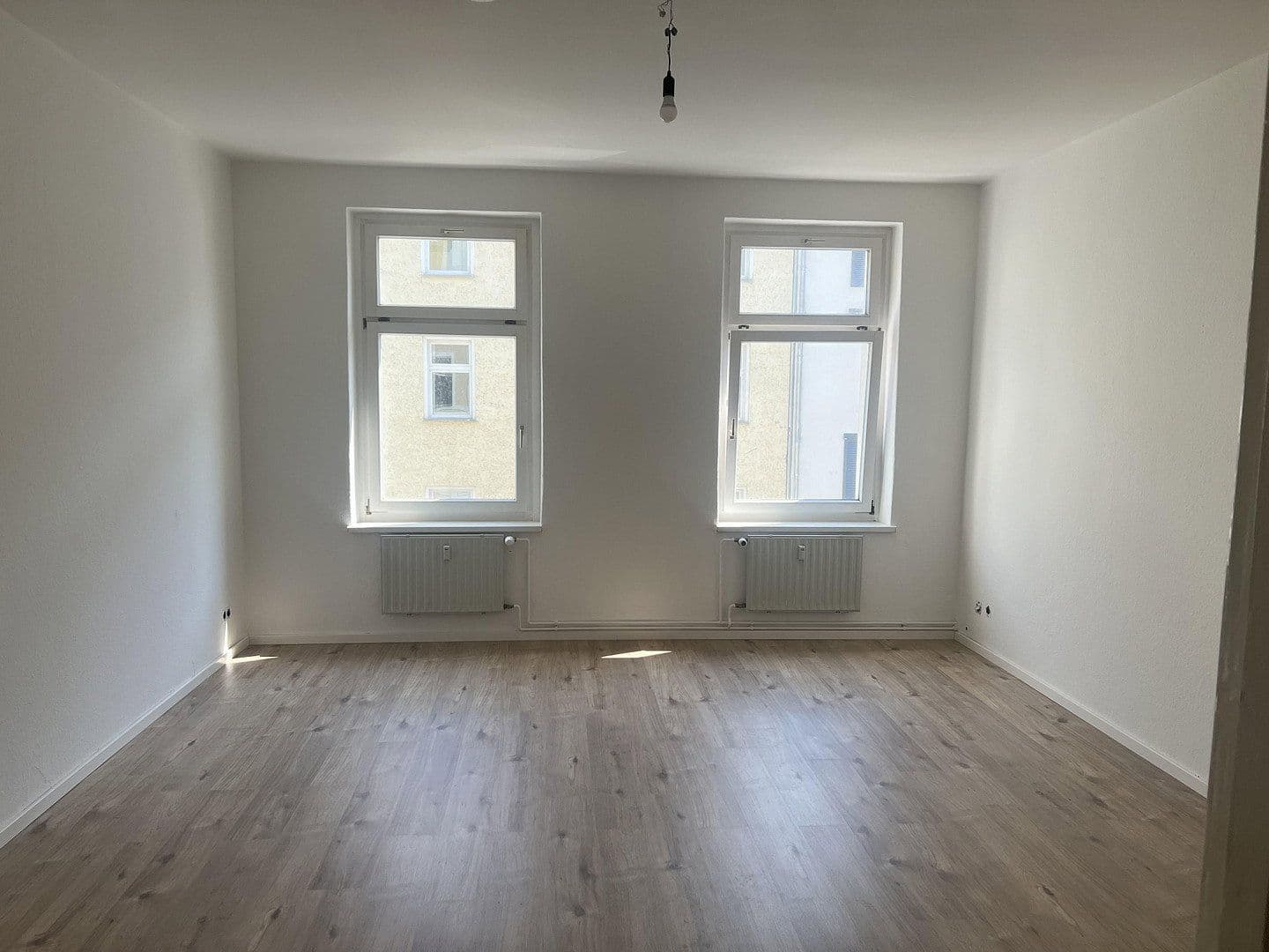 Prenájom bytu 3-izbový 90 m², Berlin, Berlín Prenájom bytu 3-izbový 90 m², Berlin, Berlín