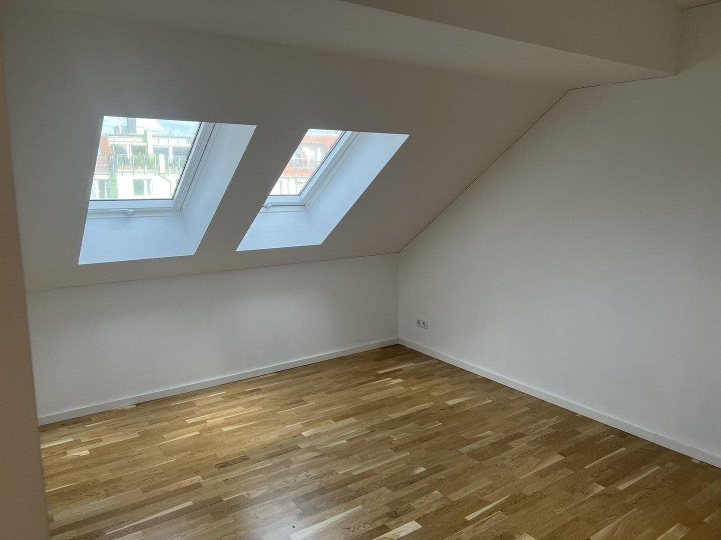 Prenájom bytu 5-izbový 130 m², Berlin, Berlín Prenájom bytu 5-izbový 130 m², Berlin, Berlín
