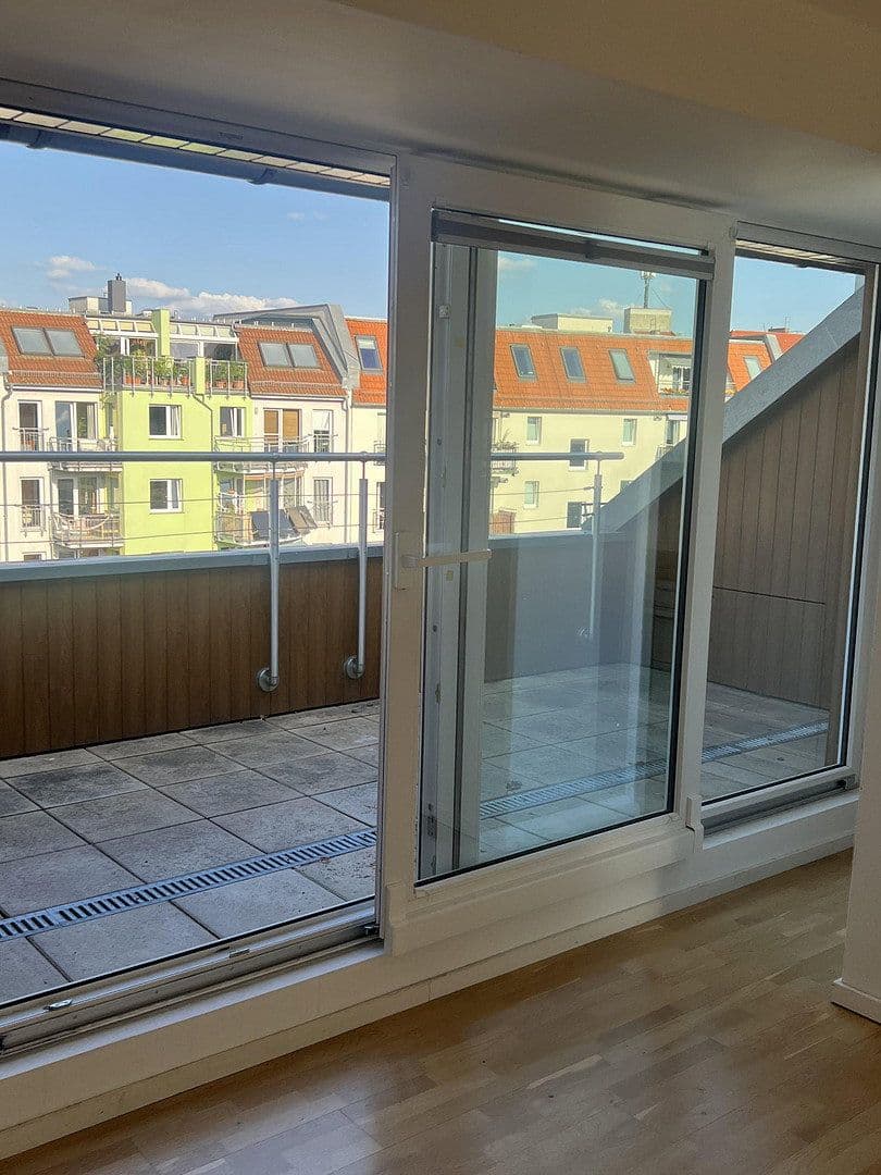 Prenájom bytu 5-izbový 130 m², Berlin, Berlín Prenájom bytu 5-izbový 130 m², Berlin, Berlín