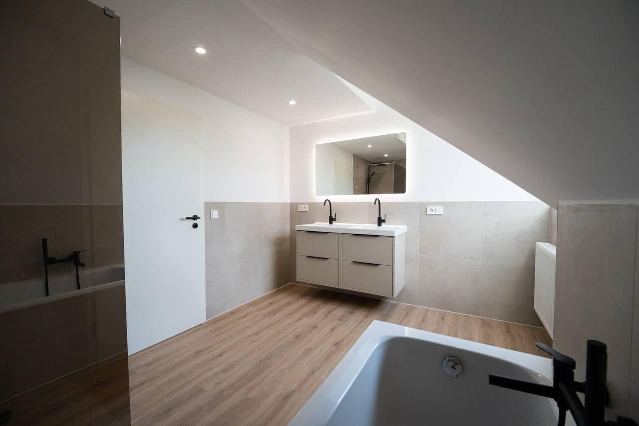 Predaj domu 275 m², pozemok 594 m², Steinwenden, Porýnie-Falcko Predaj domu 275 m², pozemok 594 m², Steinwenden, Porýnie-Falcko