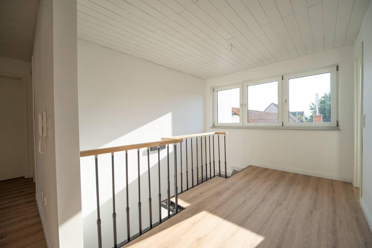Predaj domu 275 m², pozemok 594 m², Steinwenden, Porýnie-Falcko Predaj domu 275 m², pozemok 594 m², Steinwenden, Porýnie-Falcko