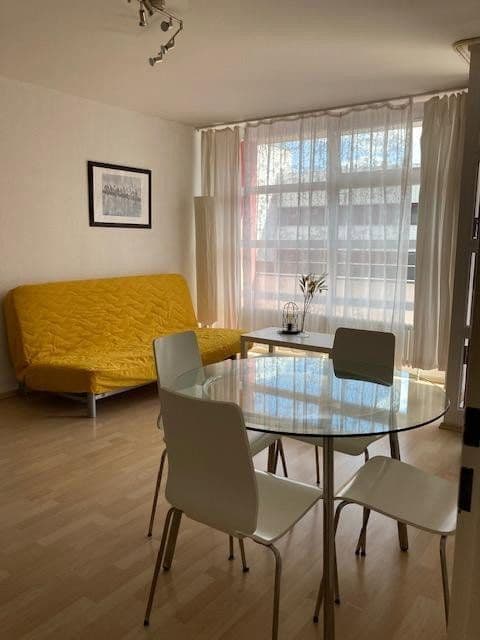 Prenájom bytu 1-izbový 43 m², Krumme Str. 75, Berlin, Berlín Prenájom bytu 1-izbový 43 m², Krumme Str. 75, Berlin, Berlín