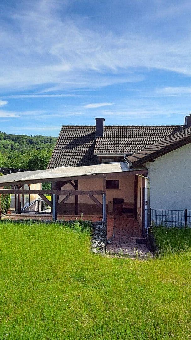 Predaj domu 300 m², pozemok 700 m², Bad Endbach, Hesensko Predaj domu 300 m², pozemok 700 m², Bad Endbach, Hesensko
