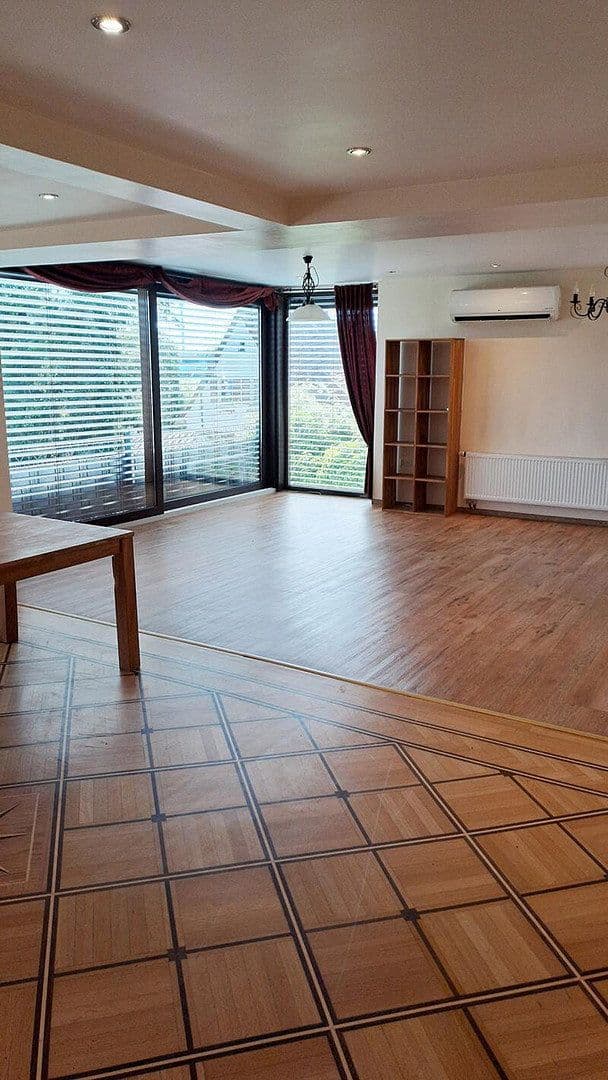 Predaj domu 300 m², pozemok 700 m², Bad Endbach, Hesensko Predaj domu 300 m², pozemok 700 m², Bad Endbach, Hesensko