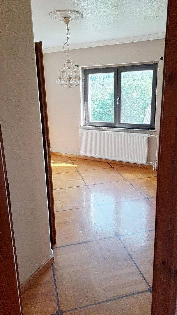 Predaj domu 300 m², pozemok 700 m², Bad Endbach, Hesensko Predaj domu 300 m², pozemok 700 m², Bad Endbach, Hesensko