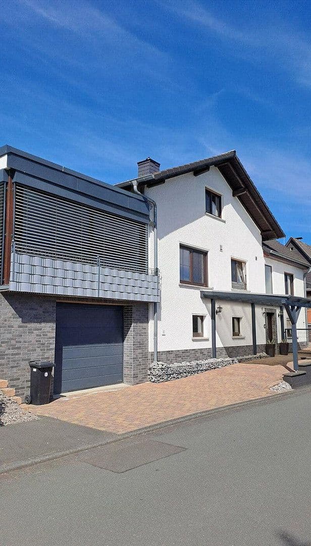 Predaj domu 300 m², pozemok 700 m², Bad Endbach, Hesensko Predaj domu 300 m², pozemok 700 m², Bad Endbach, Hesensko