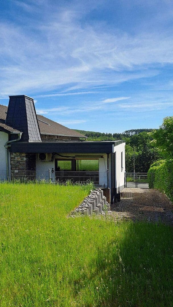 Predaj domu 300 m², pozemok 700 m², Bad Endbach, Hesensko Predaj domu 300 m², pozemok 700 m², Bad Endbach, Hesensko