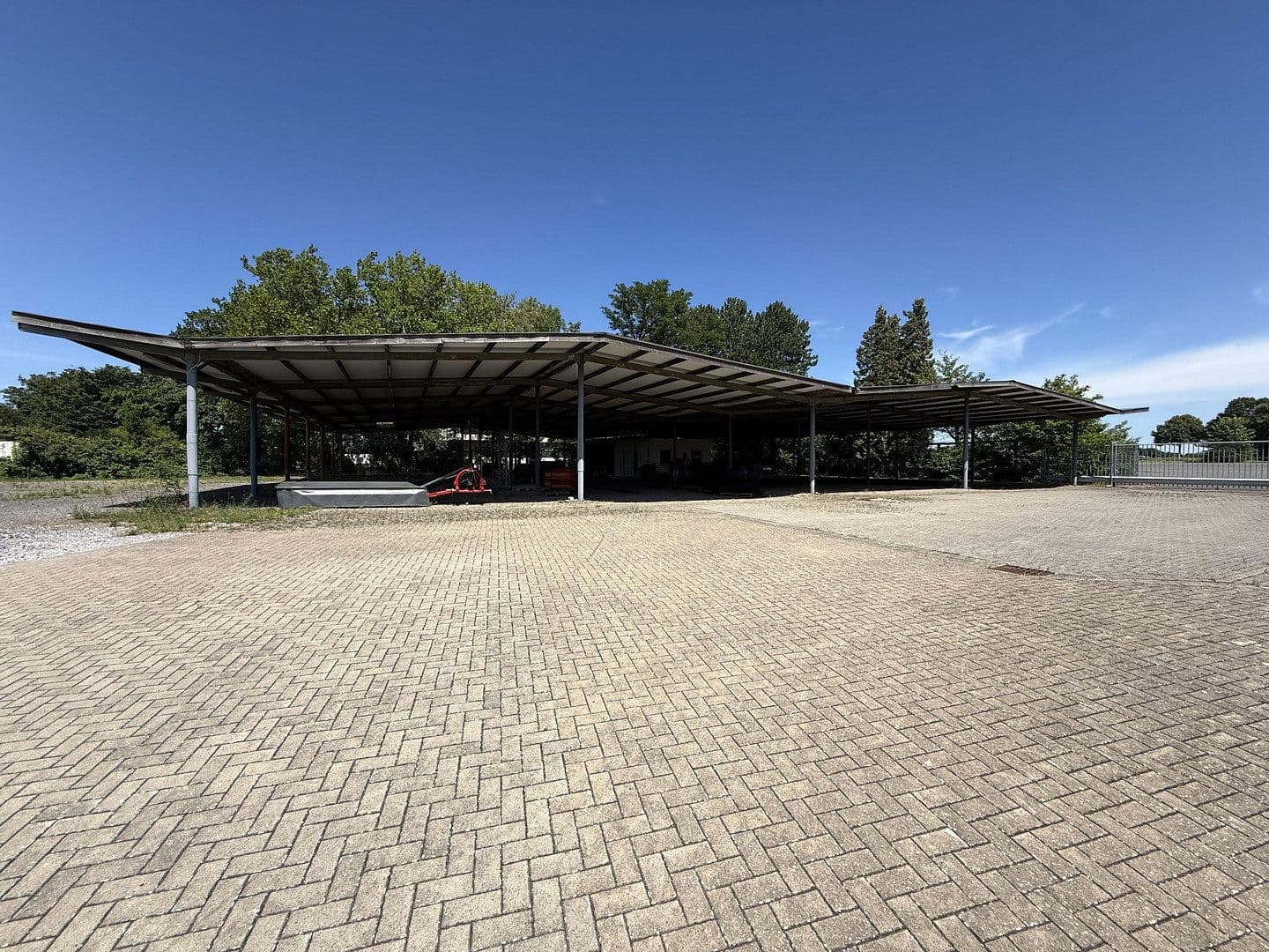 Predaj nebytového priestoru 25.499 m², An der Bundesstraße 1, Ilsede, Dolné Sasko Predaj nebytového priestoru 25.499 m², An der Bundesstraße 1, Ilsede, Dolné Sasko