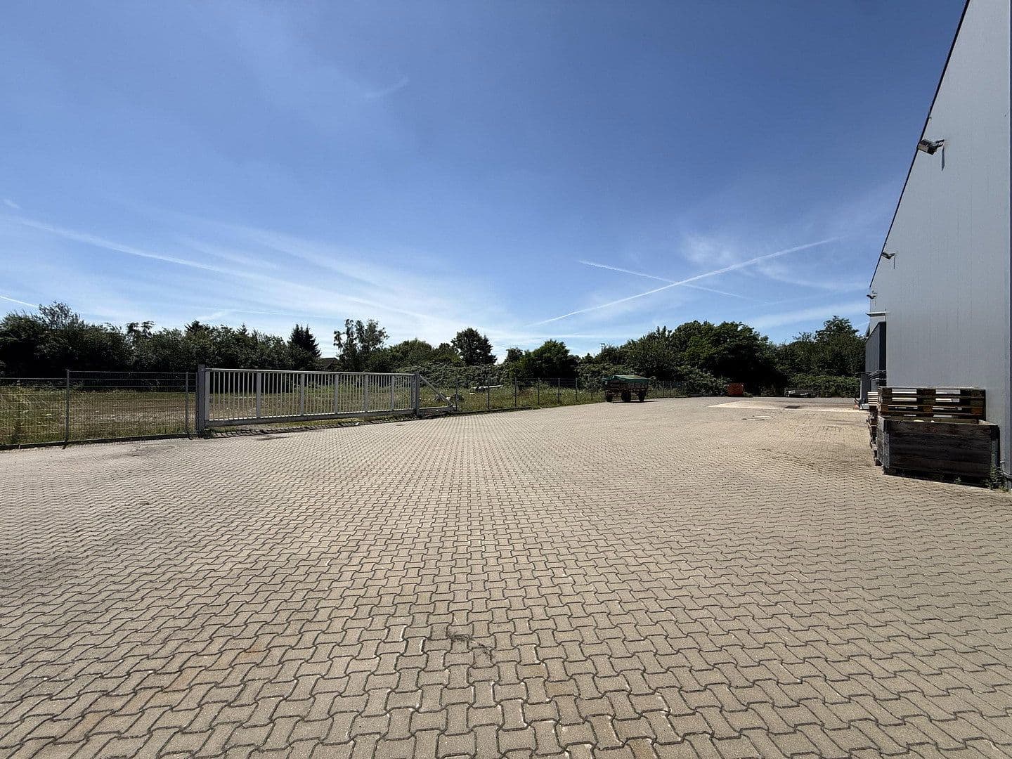 Predaj nebytového priestoru 25.499 m², An der Bundesstraße 1, Ilsede, Dolné Sasko Predaj nebytového priestoru 25.499 m², An der Bundesstraße 1, Ilsede, Dolné Sasko