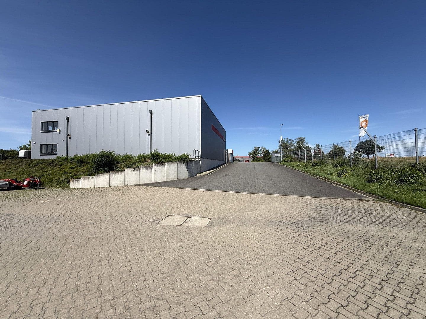 Predaj nebytového priestoru 25.499 m², An der Bundesstraße 1, Ilsede, Dolné Sasko Predaj nebytového priestoru 25.499 m², An der Bundesstraße 1, Ilsede, Dolné Sasko