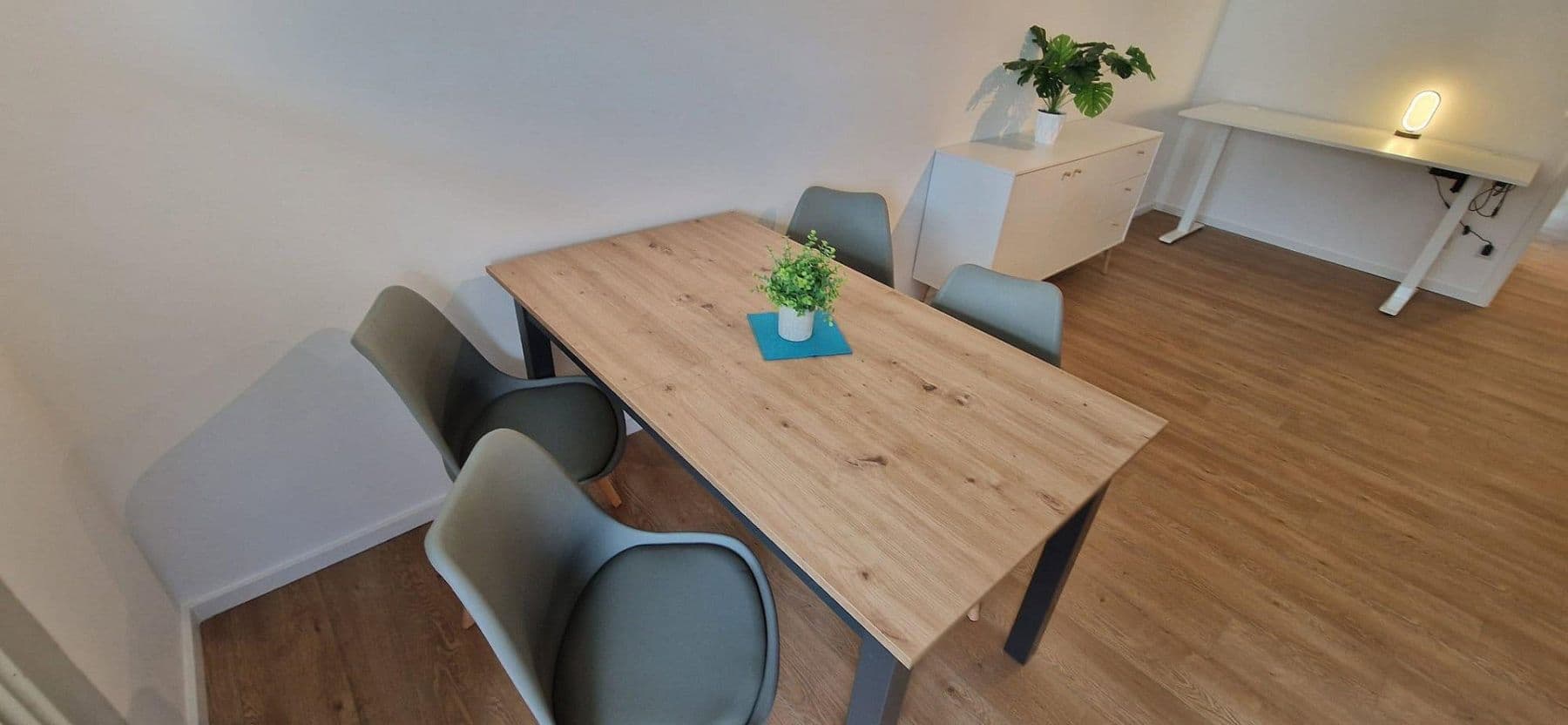 Prenájom bytu 2-izbový 55 m², Emilienstr. 6, Nürnberg, Bavorsko Prenájom bytu 2-izbový 55 m², Emilienstr. 6, Nürnberg, Bavorsko