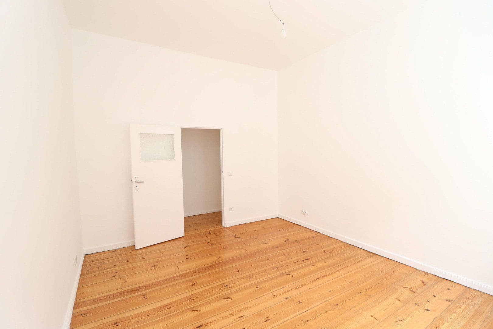 Prenájom bytu 2-izbový 62 m², Antwerpener Str. 00, Berlin, Berlín Prenájom bytu 2-izbový 62 m², Antwerpener Str. 00, Berlin, Berlín
