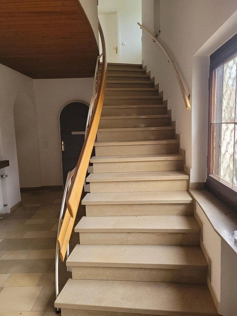 Prenájom domu 280 m², pozemok 260 m², Stuttgart, Bádensko-Wurttembersko Prenájom domu 280 m², pozemok 260 m², Stuttgart, Bádensko-Wurttembersko
