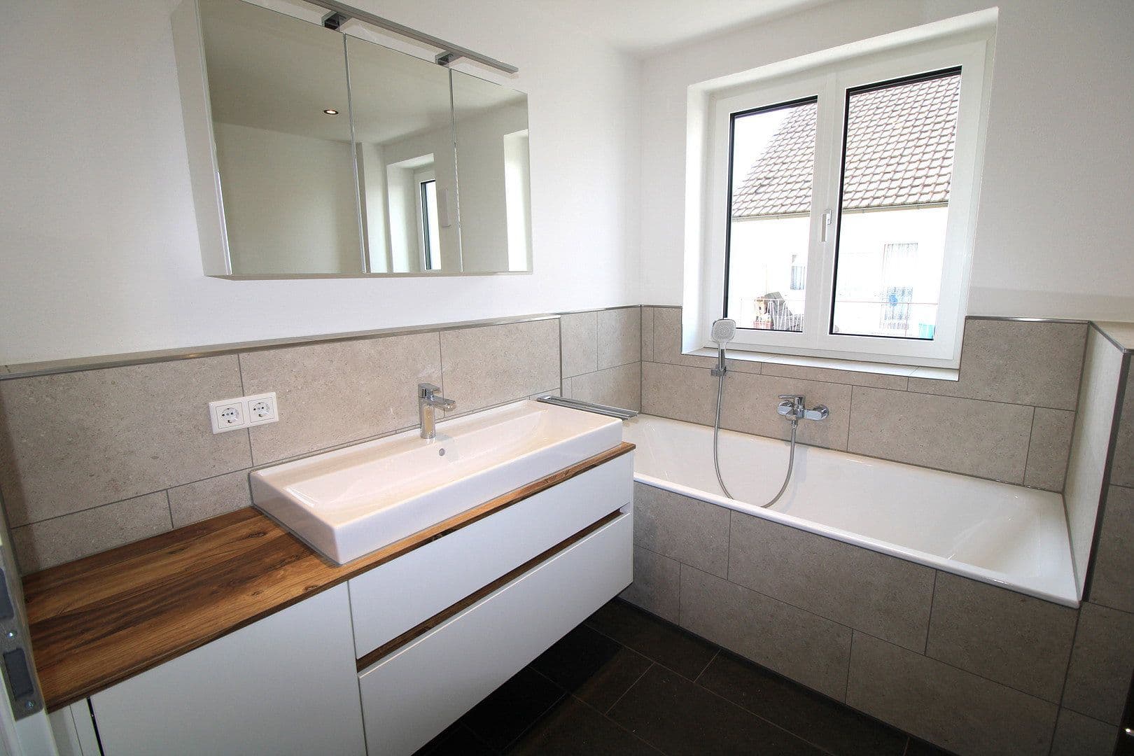 Prenájom bytu 4-izbový 117 m², Fasanenstr. 11, Manching, Bavorsko Prenájom bytu 4-izbový 117 m², Fasanenstr. 11, Manching, Bavorsko
