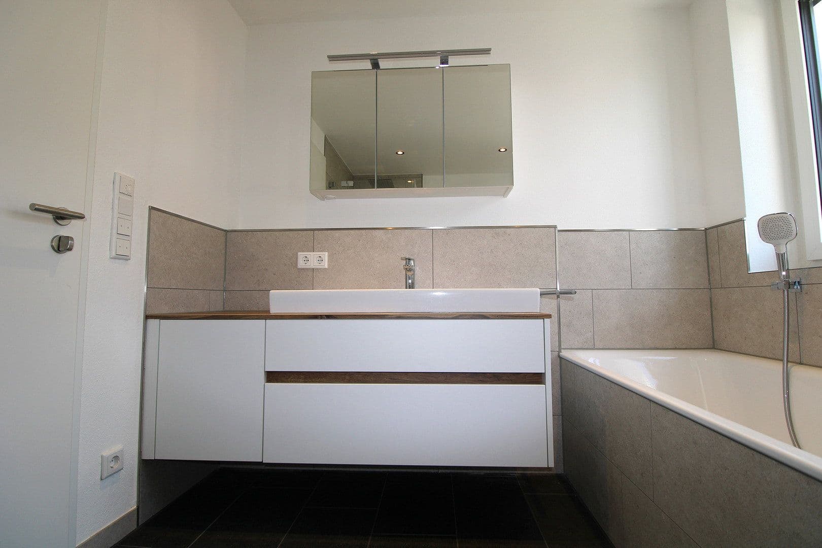 Prenájom bytu 4-izbový 117 m², Fasanenstr. 11, Manching, Bavorsko Prenájom bytu 4-izbový 117 m², Fasanenstr. 11, Manching, Bavorsko