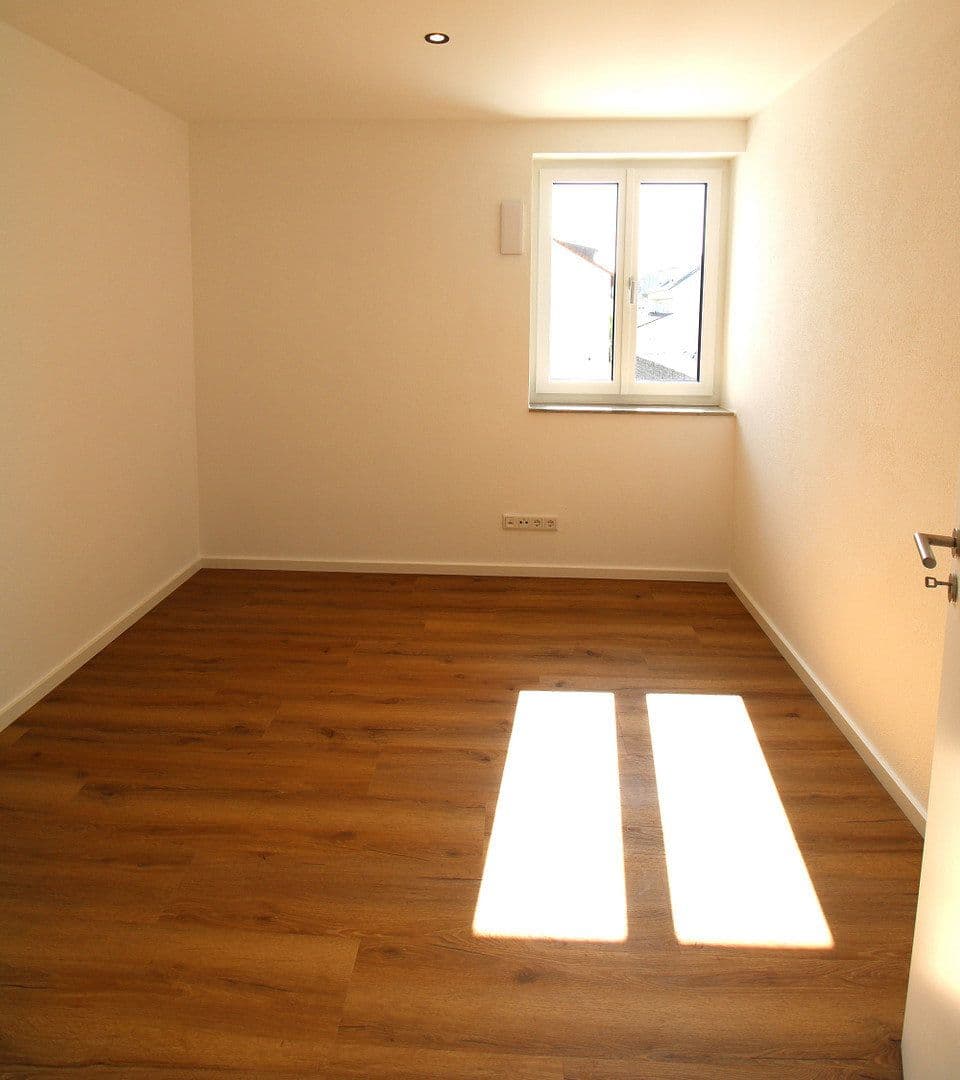 Prenájom bytu 4-izbový 117 m², Fasanenstr. 11, Manching, Bavorsko Prenájom bytu 4-izbový 117 m², Fasanenstr. 11, Manching, Bavorsko
