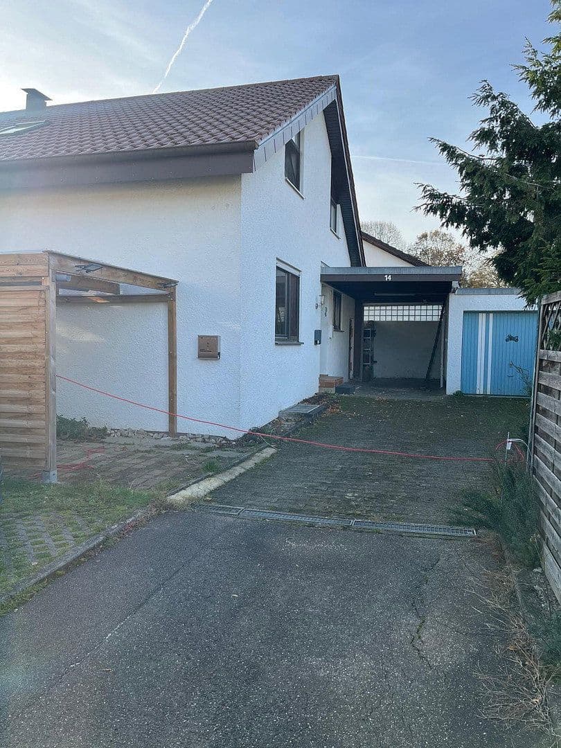 Predaj domu 226 m², pozemok 431 m², Hattenhofen, Bádensko-Wurttembersko Predaj domu 226 m², pozemok 431 m², Hattenhofen, Bádensko-Wurttembersko