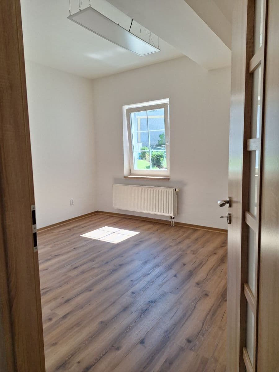 Prenájom bytu 3-izbový 66 m², Úhonická, Jeneč, Středočeský kraj Prenájom bytu 3-izbový 66 m², Úhonická, Jeneč, Středočeský kraj