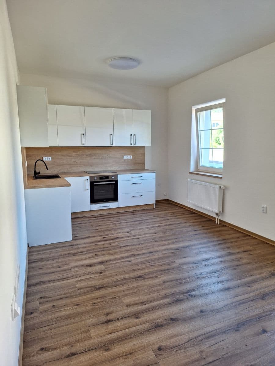 Prenájom bytu 3-izbový 66 m², Úhonická, Jeneč, Středočeský kraj Prenájom bytu 3-izbový 66 m², Úhonická, Jeneč, Středočeský kraj