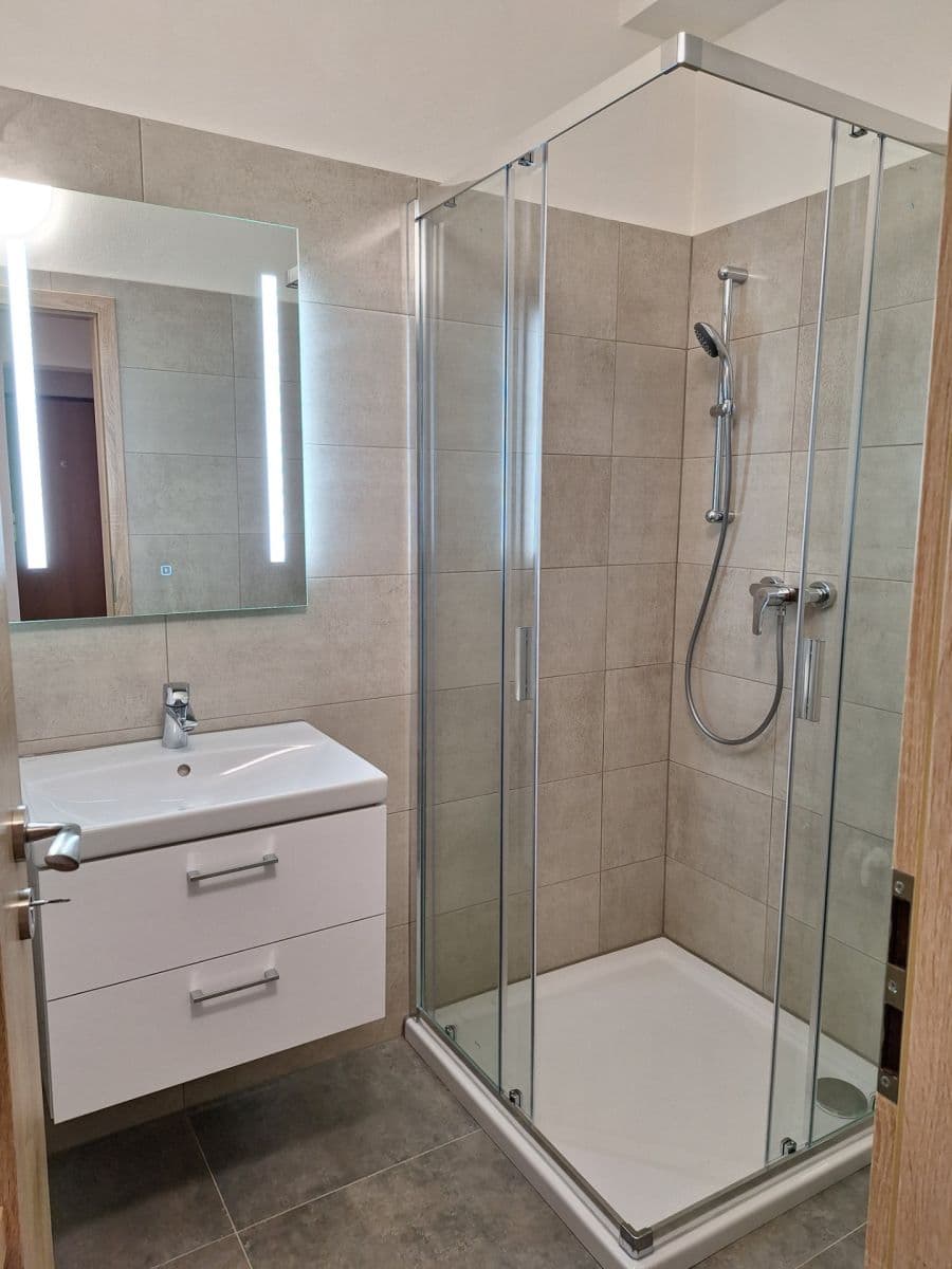 Prenájom bytu 3-izbový 66 m², Úhonická, Jeneč, Středočeský kraj Prenájom bytu 3-izbový 66 m², Úhonická, Jeneč, Středočeský kraj