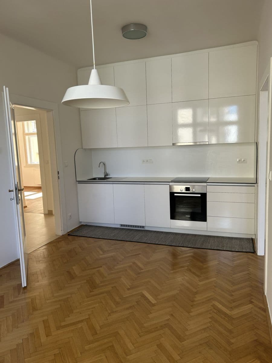 Prenájom bytu 2-izbový 69 m², Kostelní, Praha, Praha Prenájom bytu 2-izbový 69 m², Kostelní, Praha, Praha