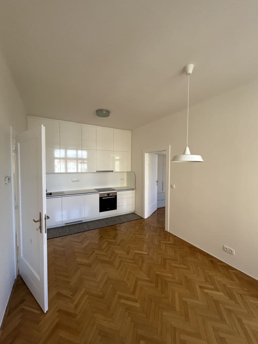 Prenájom bytu 2-izbový 69 m², Kostelní, Praha, Praha Prenájom bytu 2-izbový 69 m², Kostelní, Praha, Praha