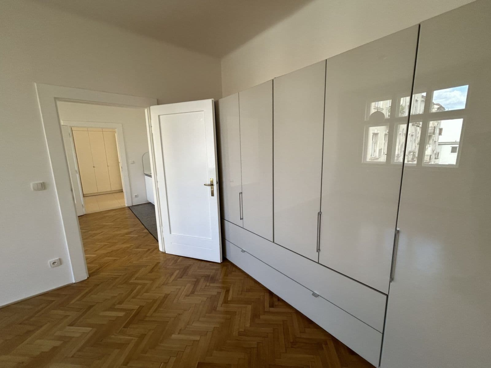Prenájom bytu 2-izbový 69 m², Kostelní, Praha, Praha Prenájom bytu 2-izbový 69 m², Kostelní, Praha, Praha