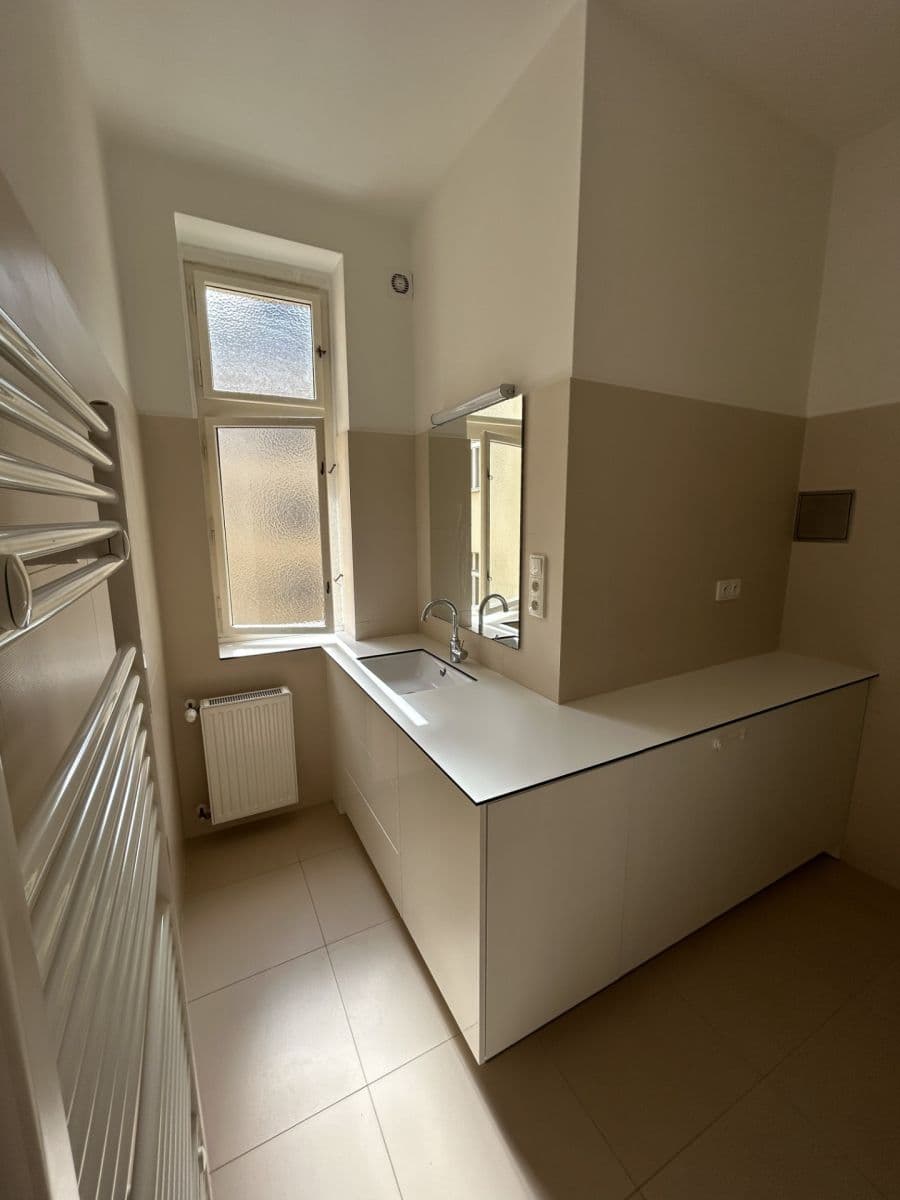 Prenájom bytu 2-izbový 69 m², Kostelní, Praha, Praha Prenájom bytu 2-izbový 69 m², Kostelní, Praha, Praha