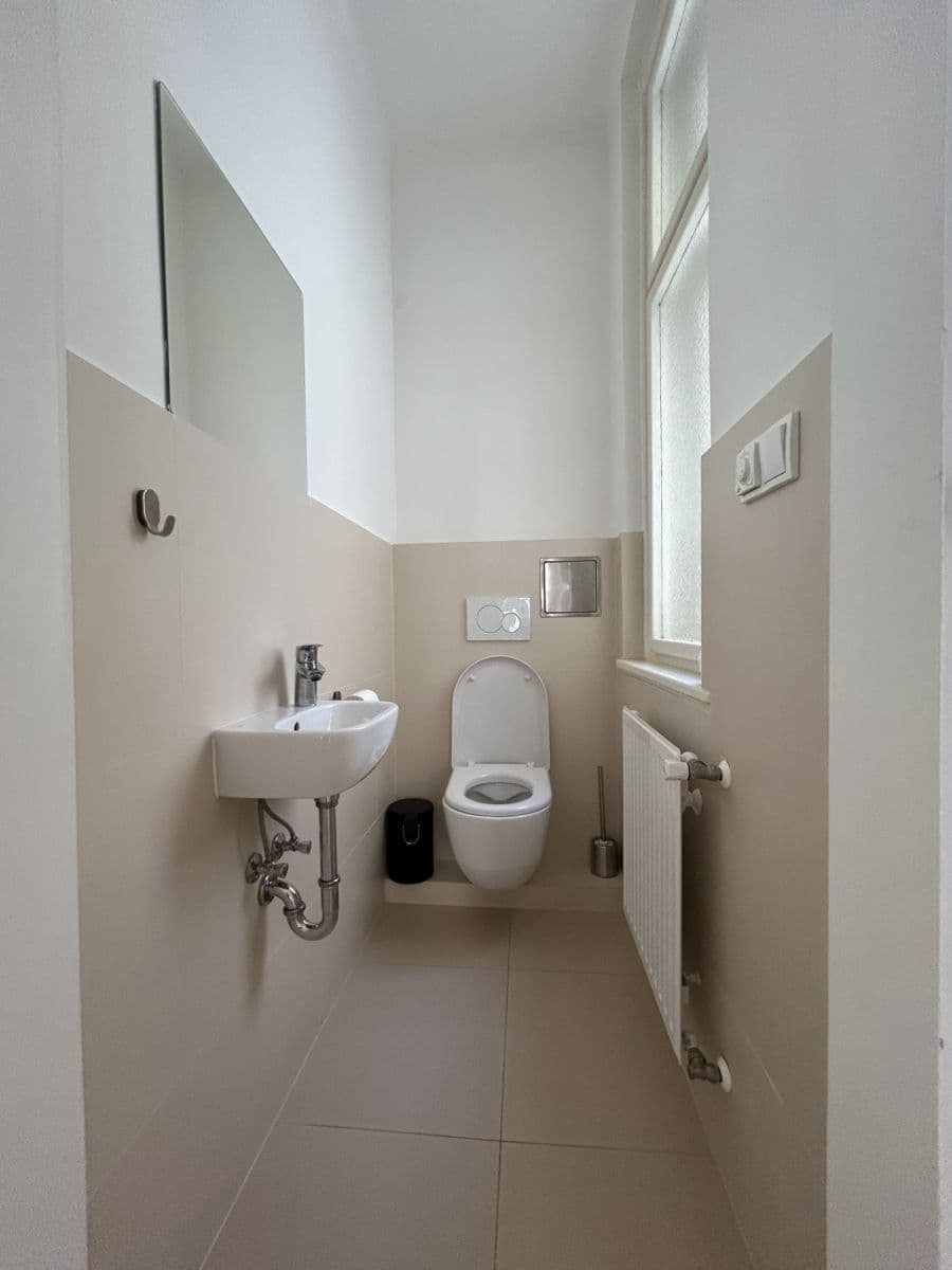 Prenájom bytu 2-izbový 69 m², Kostelní, Praha, Praha Prenájom bytu 2-izbový 69 m², Kostelní, Praha, Praha