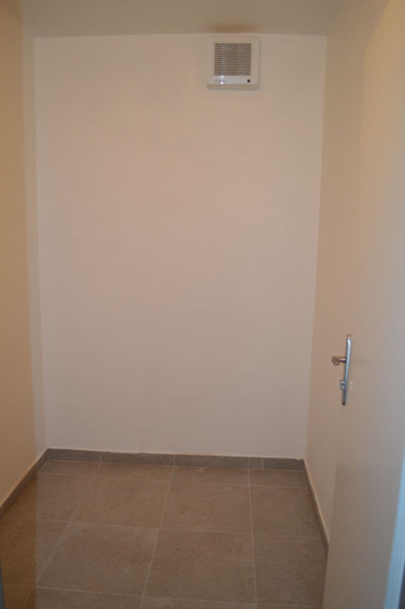 Prenájom bytu 1-izbový 33 m², Kosmákova, Brno, Jihomoravský kraj Prenájom bytu 1-izbový 33 m², Kosmákova, Brno, Jihomoravský kraj