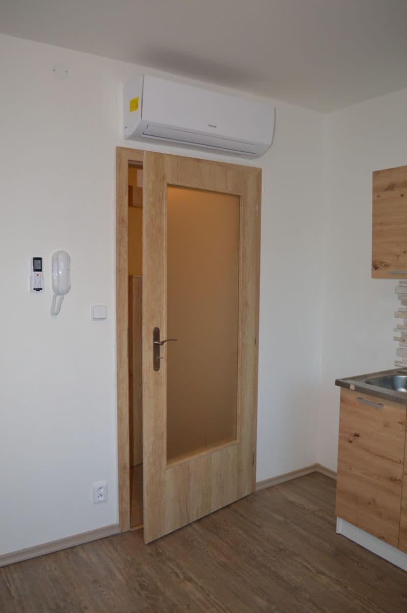 Prenájom bytu 1-izbový 33 m², Kosmákova, Brno, Jihomoravský kraj Prenájom bytu 1-izbový 33 m², Kosmákova, Brno, Jihomoravský kraj