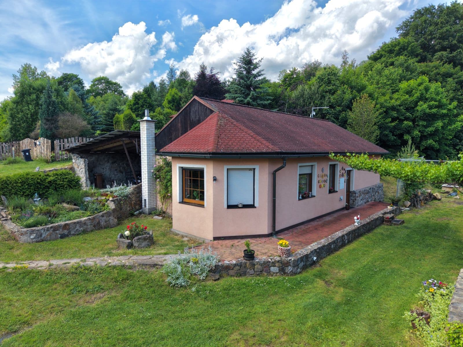 Predaj domu 110 m², pozemok 3.996 m², Karlovarská, Perštejn, Ústecký kraj Predaj domu 110 m², pozemok 3.996 m², Karlovarská, Perštejn, Ústecký kraj