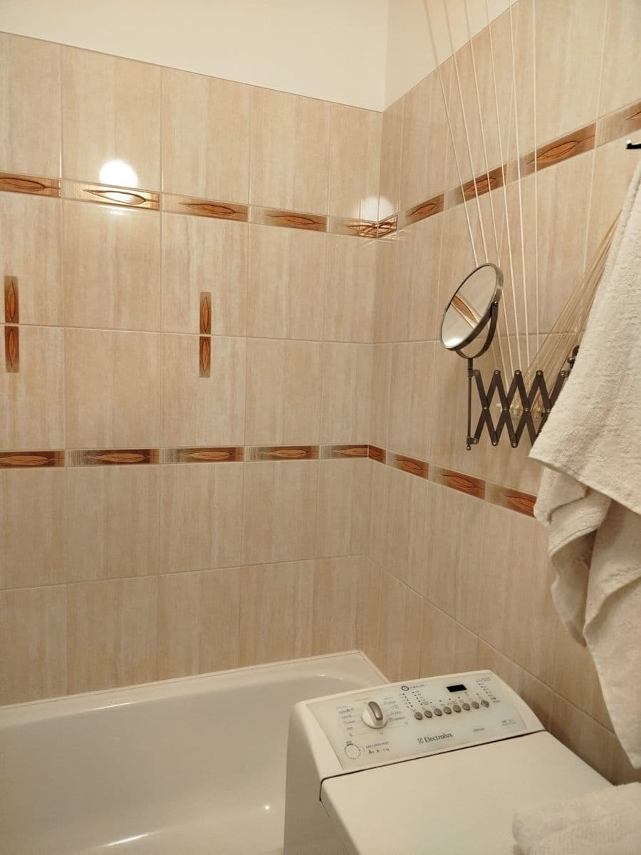 Prenájom bytu 2-izbový 56 m², Dělnické nám., Třebíč, Kraj Vysočina Prenájom bytu 2-izbový 56 m², Dělnické nám., Třebíč, Kraj Vysočina