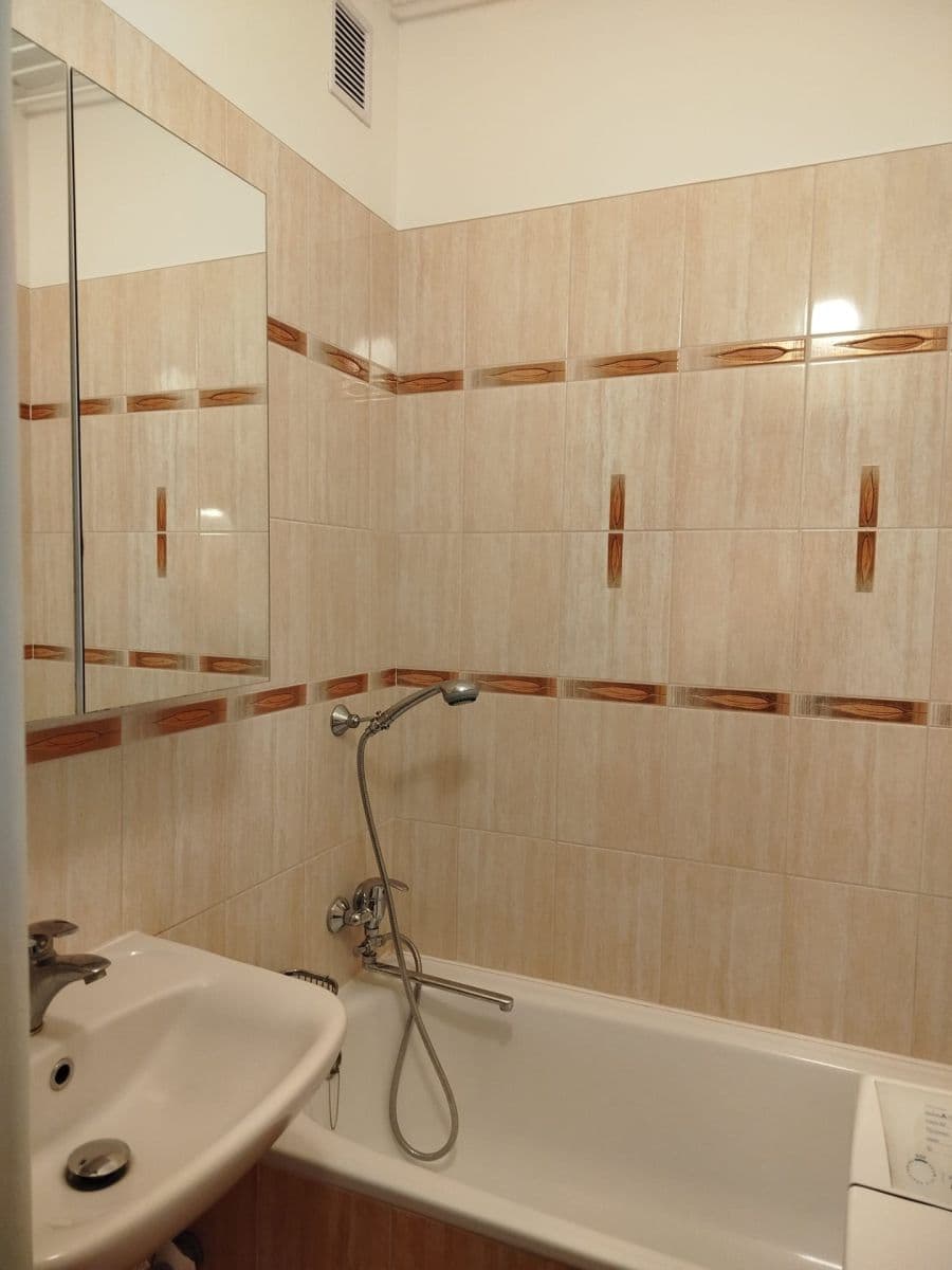 Prenájom bytu 2-izbový 56 m², Dělnické nám., Třebíč, Kraj Vysočina Prenájom bytu 2-izbový 56 m², Dělnické nám., Třebíč, Kraj Vysočina