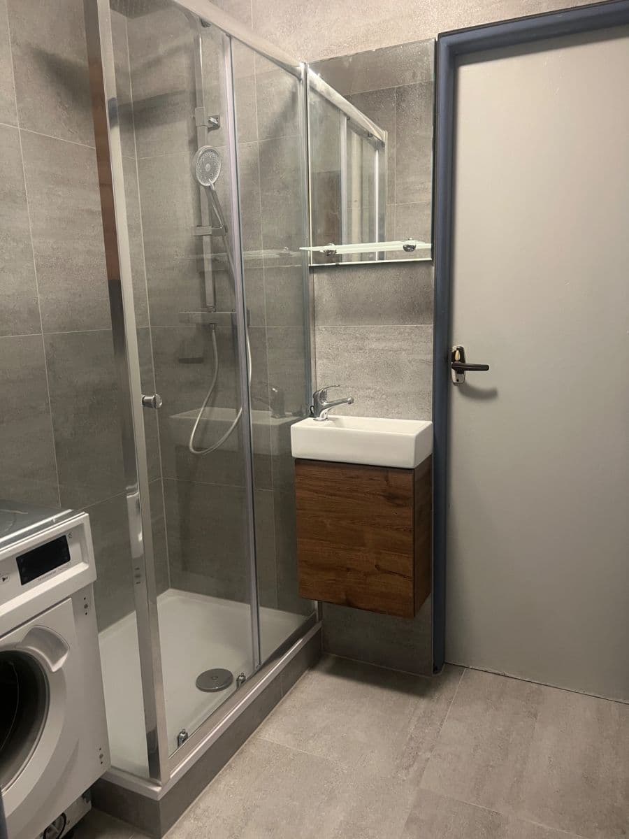 Prenájom bytu 2-izbový 60 m², Údolní, Praha, Praha Prenájom bytu 2-izbový 60 m², Údolní, Praha, Praha