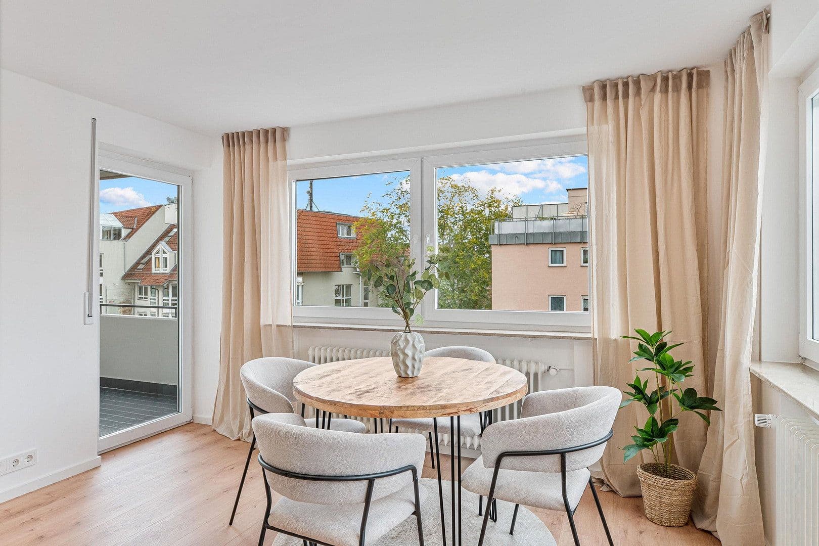 Predaj bytu 3-izbový 75 m², Leonberg, Bádensko-Wurttembersko Predaj bytu 3-izbový 75 m², Leonberg, Bádensko-Wurttembersko