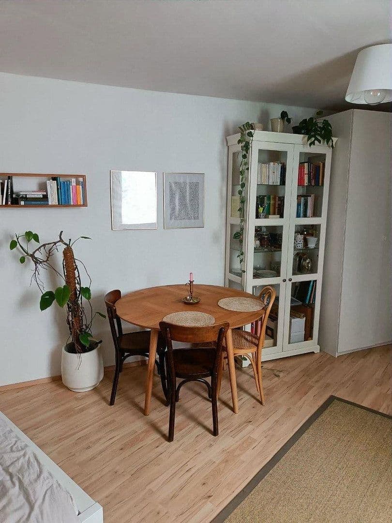 Prenájom bytu 1-izbový 26 m², München, Bavorsko Prenájom bytu 1-izbový 26 m², München, Bavorsko