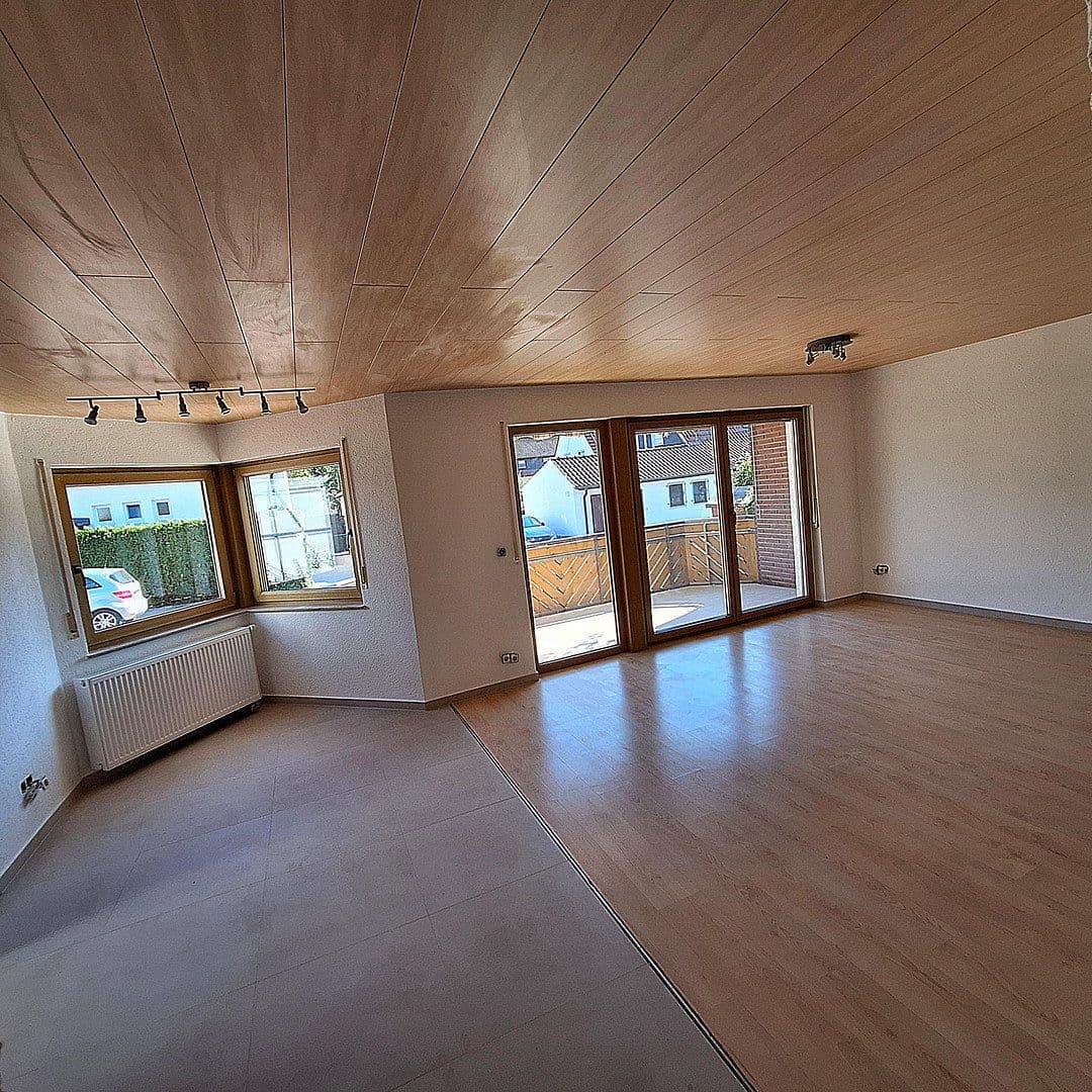 Prenájom bytu 3-izbový 90 m², Schönaich, Bádensko-Wurttembersko Prenájom bytu 3-izbový 90 m², Schönaich, Bádensko-Wurttembersko