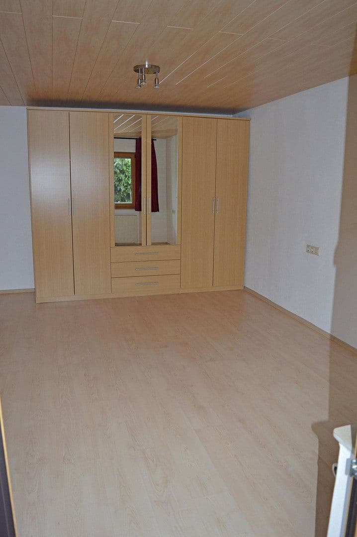 Prenájom bytu 3-izbový 90 m², Schönaich, Bádensko-Wurttembersko Prenájom bytu 3-izbový 90 m², Schönaich, Bádensko-Wurttembersko