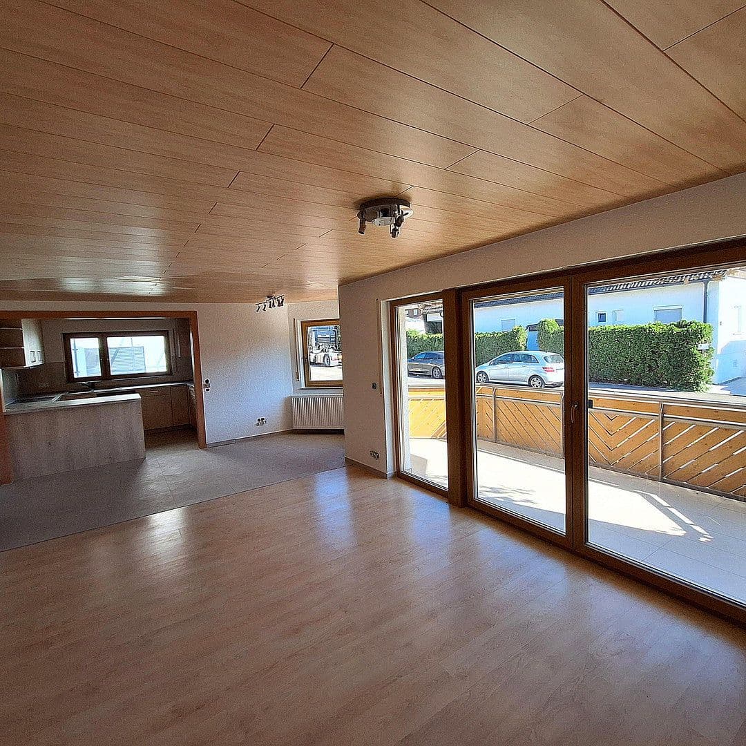 Prenájom bytu 3-izbový 90 m², Schönaich, Bádensko-Wurttembersko Prenájom bytu 3-izbový 90 m², Schönaich, Bádensko-Wurttembersko