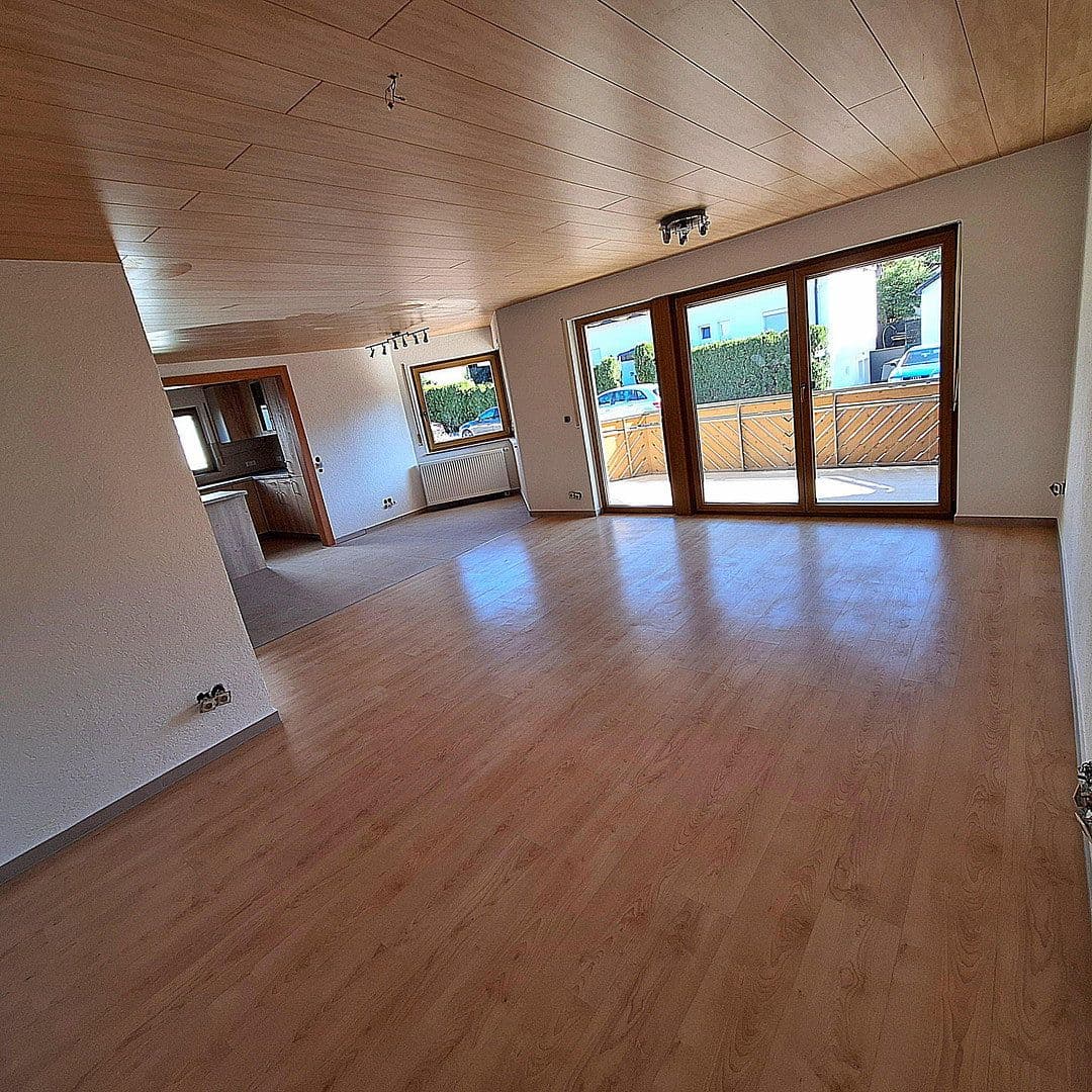 Prenájom bytu 3-izbový 90 m², Schönaich, Bádensko-Wurttembersko Prenájom bytu 3-izbový 90 m², Schönaich, Bádensko-Wurttembersko