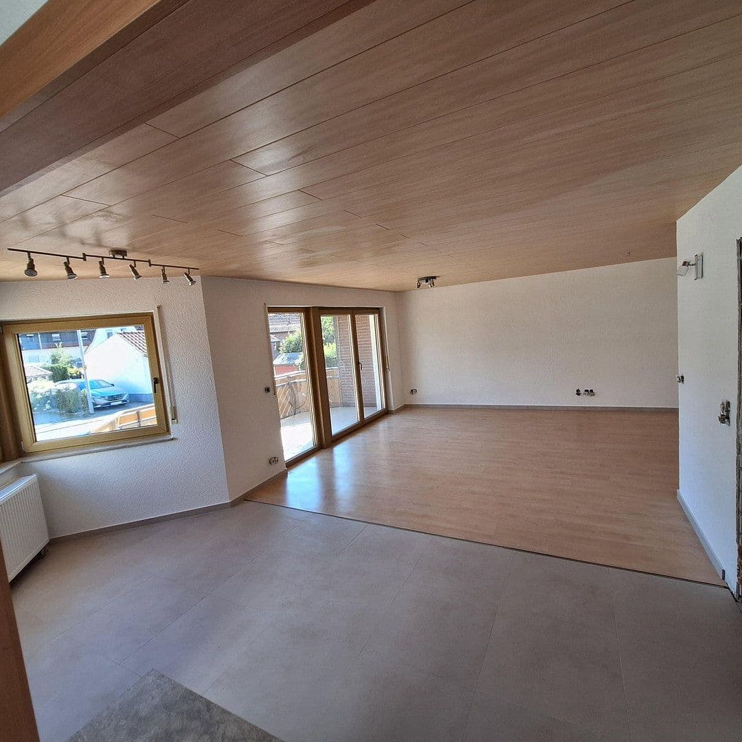 Prenájom bytu 3-izbový 90 m², Schönaich, Bádensko-Wurttembersko Prenájom bytu 3-izbový 90 m², Schönaich, Bádensko-Wurttembersko