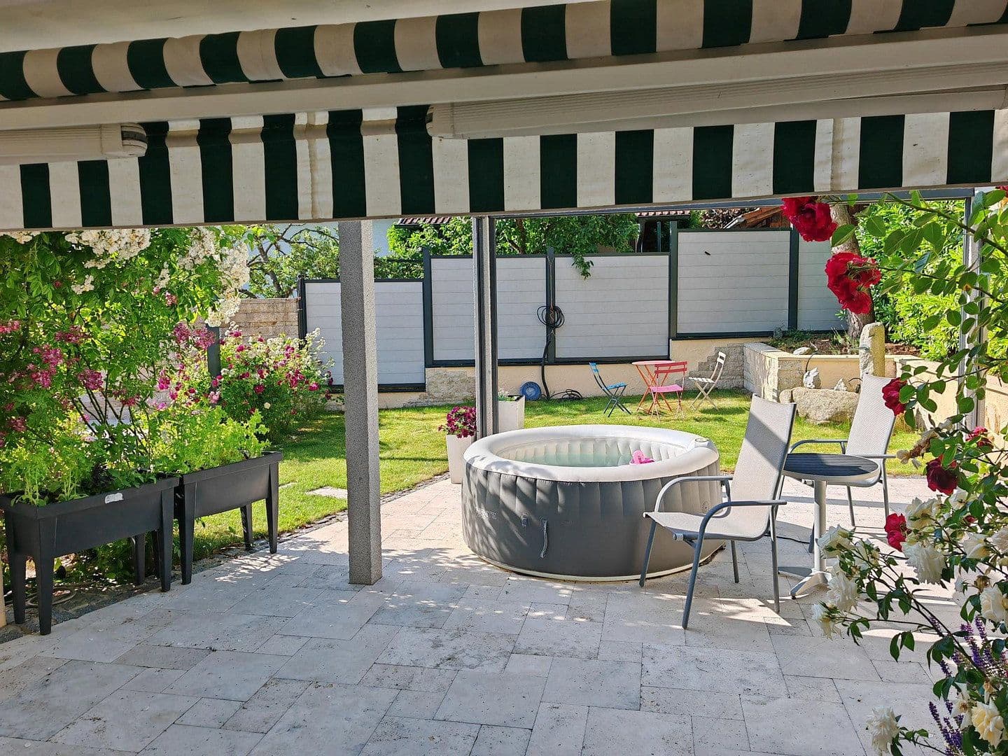 Predaj domu 276 m², pozemok 629 m², Am Weinberg 20, Niederviehbach, Bavorsko Predaj domu 276 m², pozemok 629 m², Am Weinberg 20, Niederviehbach, Bavorsko