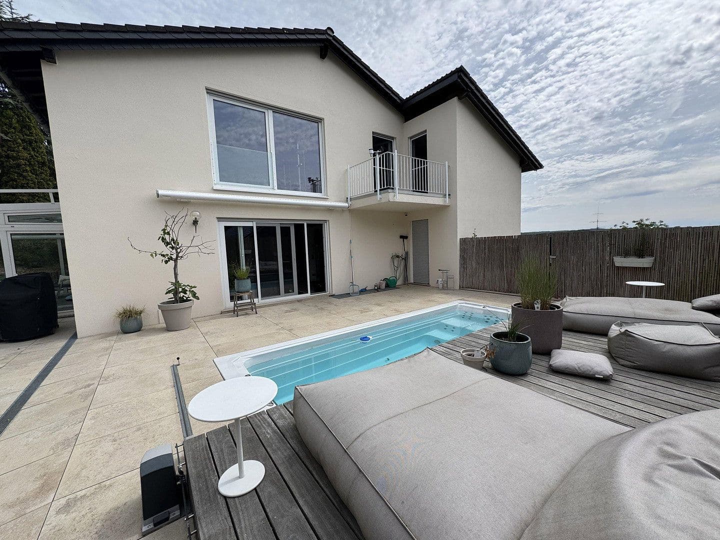 Predaj domu 330 m², pozemok 910 m², Weilburg, Hesensko Predaj domu 330 m², pozemok 910 m², Weilburg, Hesensko