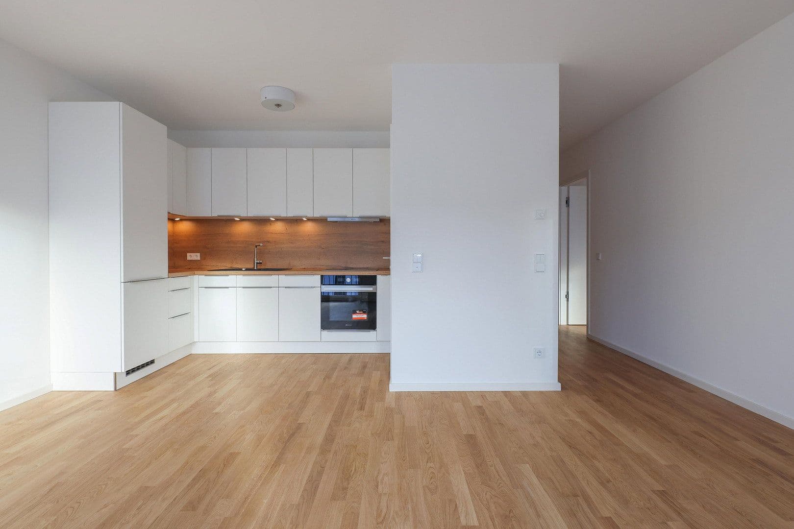Prenájom bytu 2-izbový 56 m², Berlin, Berlín Prenájom bytu 2-izbový 56 m², Berlin, Berlín