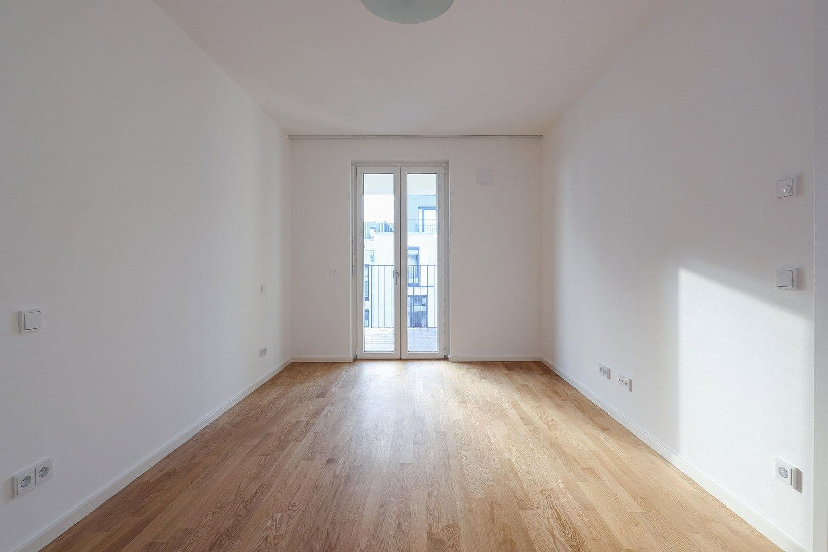 Prenájom bytu 2-izbový 56 m², Berlin, Berlín Prenájom bytu 2-izbový 56 m², Berlin, Berlín